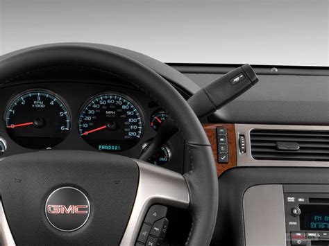 2010 GMC Yukon: 11 Interior Photos | U.S. News