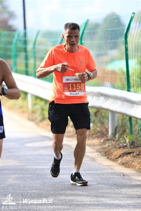 T O Chen Atleta Sorprende Al Correr Maratones Mientras Fuma Cigarros