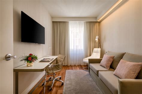 NH Collection Madrid Colón: 4* Hotel in Downtown Madrid