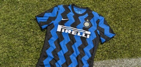 Un Omaggio A Milano L Inter Presenta La Nuova Maglia La Repubblica