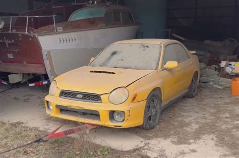 Así resucita un Subaru Impreza WRX abandonado en un granero durante