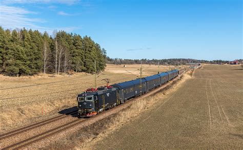 Rc6 1422 of SJ between Gnesta and Björnlunda