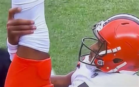 Nfl Fans React To Deshaun Watson Massaging Himself On Field