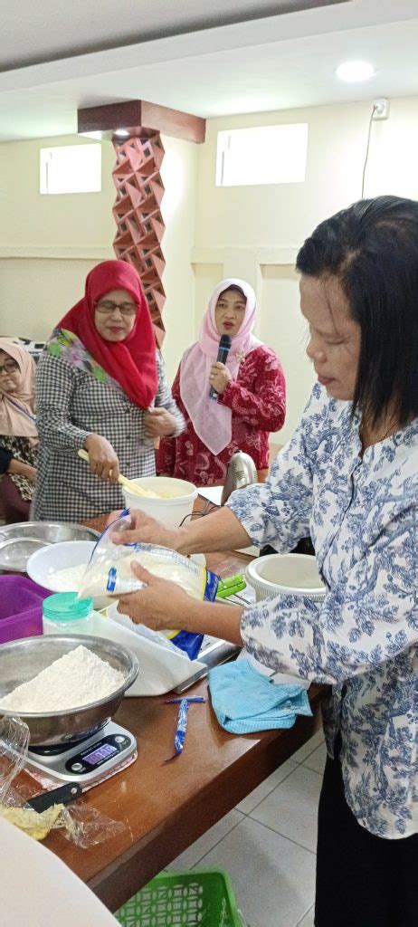 Pelatihan Memasak Kue Kering Dahlia Putri Salju Dwp Ugm Ac Id