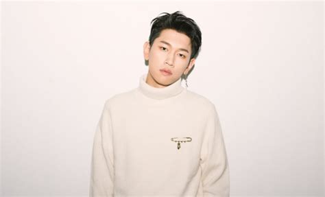 crush biodata profil fakta umur agama pacar karier