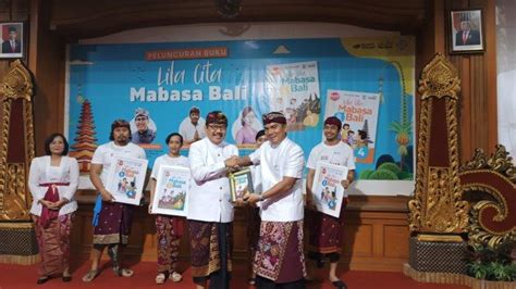 Dukung Pelestarian Bahasa Bali Penerbit Erlangga Luncurkan Buku Siswa