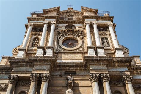 Fachada Barroca De La Iglesia En El Centro Histórico De Palermo Foto de