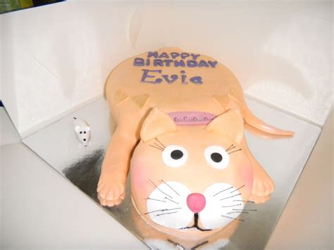 Ginger Cat Birthday Cake - CakeCentral.com