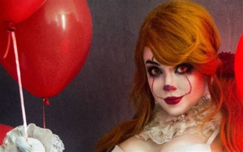 Female Pennywise Cosplay Will Lure You Into The Sewers