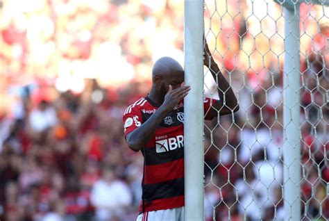 Flamengo Torcida N O Perdoa Trope O Contra Lanterna E Detona Postura