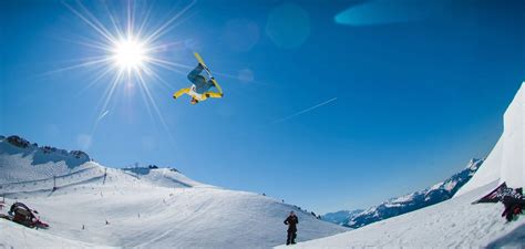 The Ultimate Guide to the Best Snowboarding Destinations