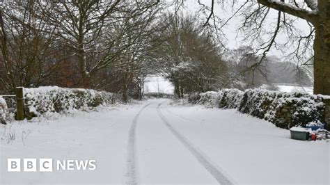 Derbyshire Snow Leads To School And Road Closures Bbc News