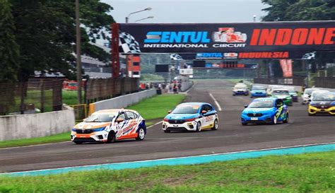 Mengulik Perbedaan Honda Jazz Dan Honda City Hatchback RS Di Lintasan