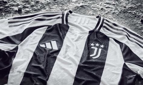 Juventus ecco la NUOVA MAGLIA le FOTO e tutto quello che c è da