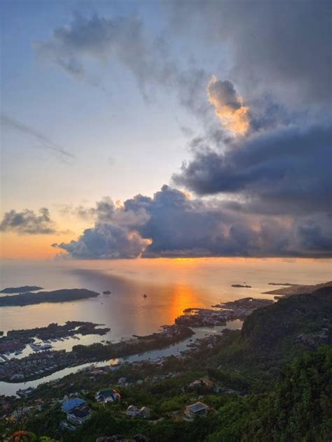 Escursione All Alba Sul Monte Copolia Seychelles GetYourGuide