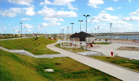 Luciano entrega à Caixa projeto de revitalização do Lago do Perucaba