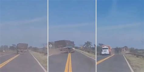 Impactante video un camión despistó chocó a otro y volcó en cercanías