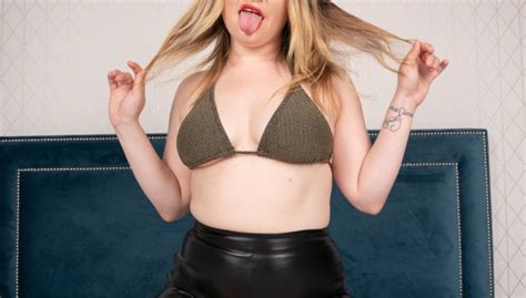 Thick Slut Maria Gail Loves Stretching Her Pussy Hard Vr Porn Video Vrporn