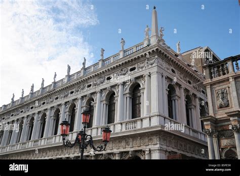 Bibliothèque Sansoviniana (Biblioteca Nazionale Marciana), Place Saint