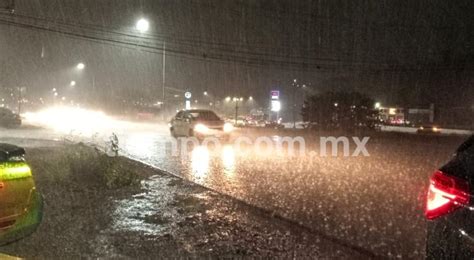 Azota fuerte lluvia y tormenta eléctrica en la ciudad