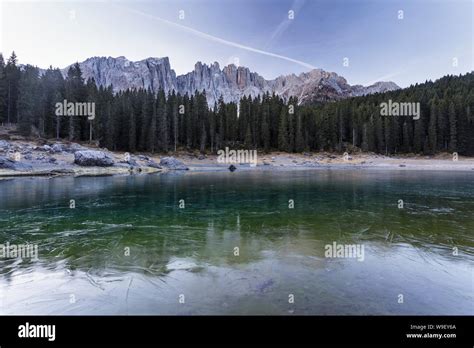 Lago Di Carezza Con Latemar Fotograf As E Im Genes De Alta Resoluci N