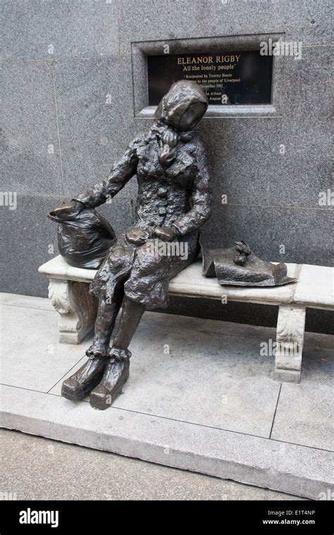 Eleanor Rigby Statue Stock Photo - Alamy