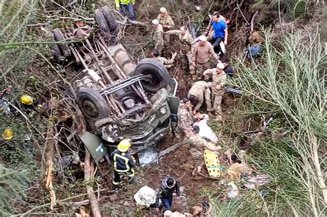 Volcó Un Camión Del Ejército Que Trasladaba Soldados En San Martín De Los Andes Cuatro Muertos