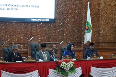 Dprd Kutim Gelar Rapat Paripurna Ke Persetujuan Apbd