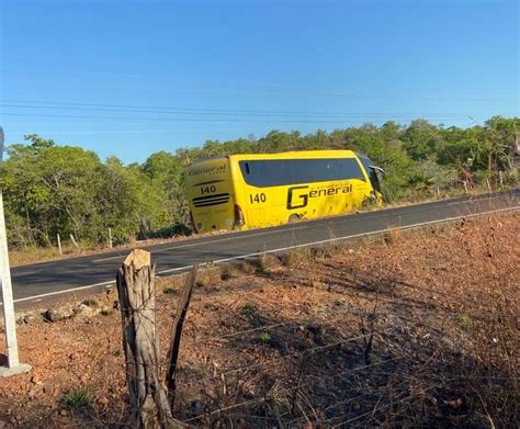 Ônibus que iria buscar pacientes em Batalha se envolve em acidente na