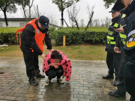 气温零下，浦口民警警辅跳河奋力救起落水女子