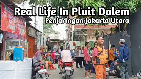 Melintas Jalan Tanah Merah Pluit Dalem Tanah Pasir Penjaringan Jakarta