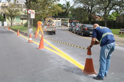 Prefeitura Realiza Servi Os De Sinaliza O Em Tr S Bairros A Voz Da