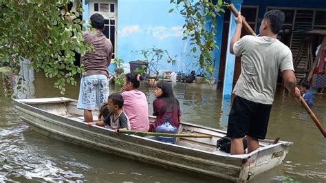 Rt Dan Ruas Jalan Di Jakarta Terendam Banjir Pada Siang Ini