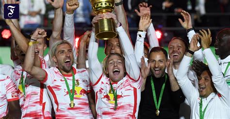 DFB Pokal RB Leipzig Besiegt SC Freiburg Und Feiert