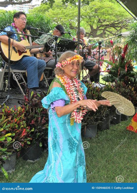 Honolulu Hawaii 5 2 2018 Senior Hawaiian Woman Performing