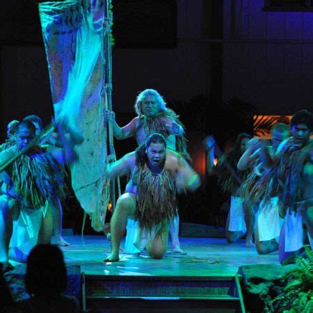 Luau Kalamaku and Dinner Show | Kauai.com