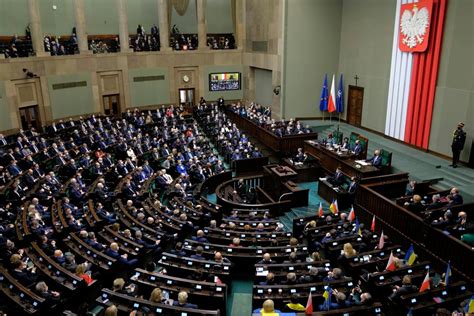 Oto najpopularniejsi posłowie IX kadencji Sejmu Internauci najczęściej