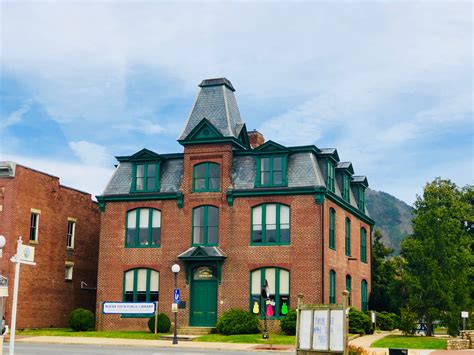 Historic Buena Vista City Courthouse In Buena Vista Virginia Paul