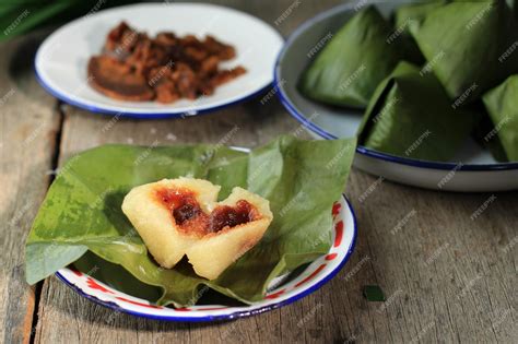 Premium Photo Kue Bugis Or Kue Mendut Indonesian Traditional Snack