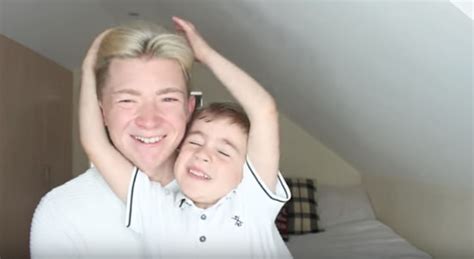Así reaccionó este niño cuando supo que su hermano es gay