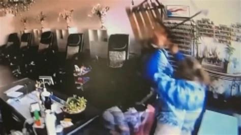 Carjacking Suspect Attacks Women At La Nail Salon Fox News Video