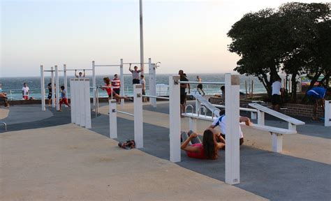 The Ten Best Outdoor Gyms In Sydney Outdoor Gym Bondi Beach Outdoor