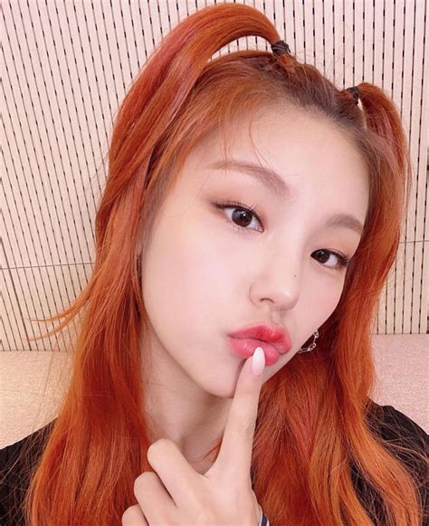 Potret Memesona Yeji Itzy Dengan Rambut Jingga