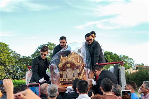 Emo O Dos Fi Is Marca Chegada Das Rel Quias De Santa Teresinha A