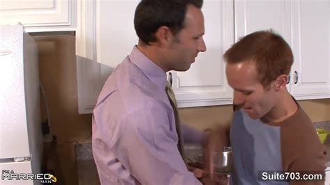 Hefty Married Guy Gives Oral Sex XHamster