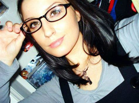 A Few Hot Girls Who Make Glasses Look Sexy 37 Pics Izismile