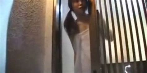 Horny Wife Gives Blowjob To Worker Tnaflix