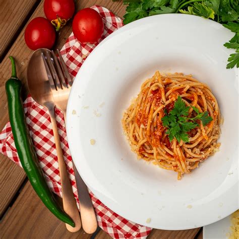 The Classic Tomato Spaghetti With Basil And Parmesan Delice Recipes