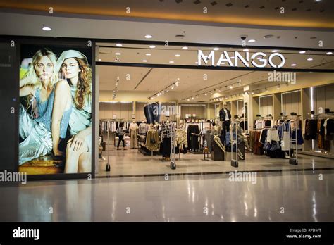 Mango clothes spain hi-res stock photography and images - Alamy