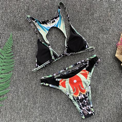 Emily Osment Bride To Be Swimsuit Mikro Modelleri Putih Hot Sexy Imeges